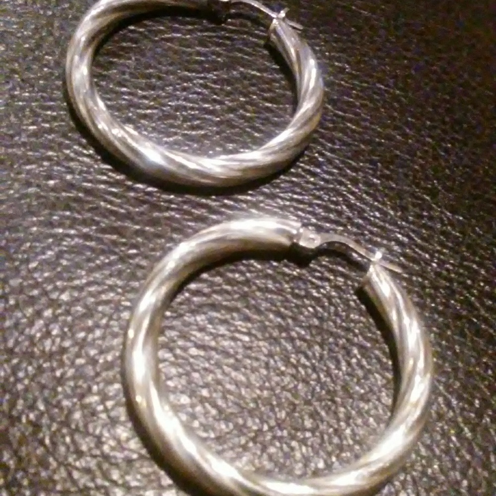 Solid sterling silver - Picture 2 of 3